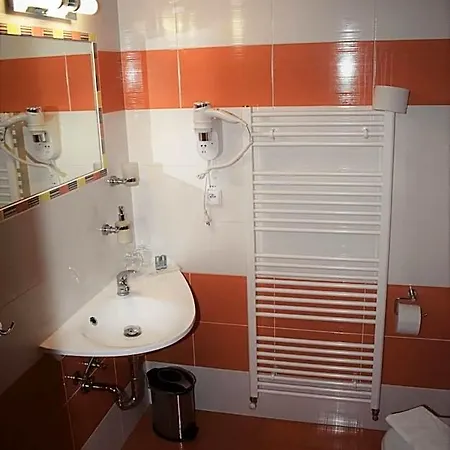 Roubenka Otel Tyniste nad Orlici